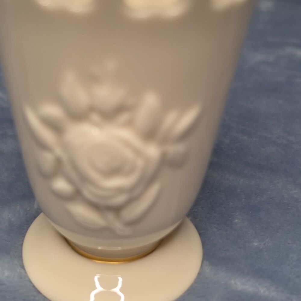 LENOX 4” HEART POSY VASE EMBOSSED ROSE ORIGINAL LABEL. 24K GOLD TRIM